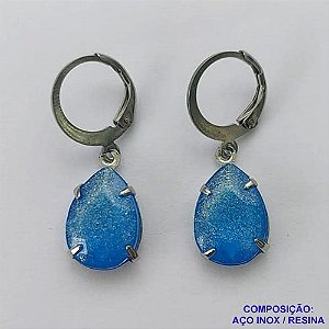 BRINCO EM AÇO INOXIDÁVEL - BRINCO ARGOLINHA DE PRESSÃO COM PINGENTE EM RESINA AZUL COM BRILHOS 3X7MM - COMPOSIÇÃO: AÇO INOXIDÁVEL - AÇO1820