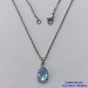 GARGANTILHA EM AÇO INOXIDÁVEL - (AÇO03) GARGANTILHA COM CORRENTE 50CM E PINGENTE EM RESINA AZUL CLARO 3X7MM - COMPOSIÇÃO: AÇO INOXIDÁVEL - AÇO1822