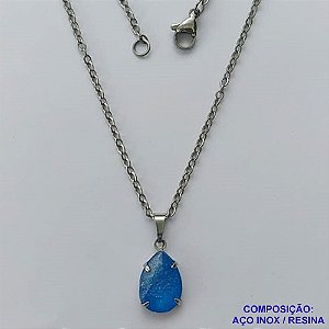 GARGANTILHA EM AÇO INOXIDÁVEL - (AÇO03) GARGANTILHA COM CORRENTE 50CM E PINGENTE EM RESINA AZUL COM BRILHOS 3X7MM - COMPOSIÇÃO: AÇO INOXIDÁVEL - AÇO1824