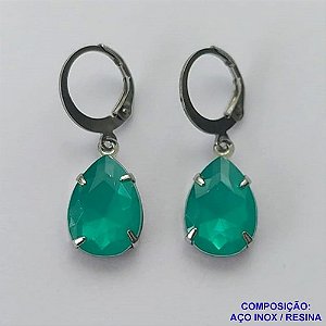 BRINCO EM AÇO INOXIDÁVEL - BRINCO ARGOLINHA DE PRESSÃO COM PINGENTE EM RESINA VERDE 3X7MM - COMPOSIÇÃO: AÇO INOXIDÁVEL - AÇO1830