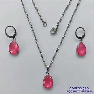 CONJUNTO EM AÇO INOXIDÁVEL - (AÇO03) GARGANTILHA COM CORRENTE 50CM E PINGENTE EM RESINA ROSA 3X7MM - COMPOSIÇÃO: AÇO INOXIDÁVEL - AÇO1837
