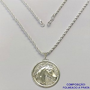 GARGANTILHA FOLHEADA A PRATA COM 80 MILÉSIMOS + VERNIZ CATAFORÉTICO - GARGANTILHA CORRENTE CORDÃO BAIANO 50CM PINGENTE CAVALO 39MM - LARGURA 2MM E FECHO LAGOSTA PRA174