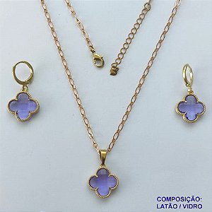 CONJUNTO NO BRUTO PRONTO PARA O BANHO - CORRENTE 45CM E BRINCOS COM PINGENTES TIPO VAN CLEEF VIDRO LILÁS 15MM - PESO TOTAL 6,9GR - COMPOSIÇÃO: LATÃO / VIDRO - BRU14291
