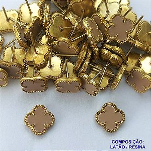 BRINCO NO BRUTO PRONTO PARA O BANHO(CX109) - BRINCO DE PINO TIPO VAN CLEEF BEGE ESCURO 10MM - PESO: 1,0GR - COMPOSIÇÃO LATÃO E RESINA - BRU14285