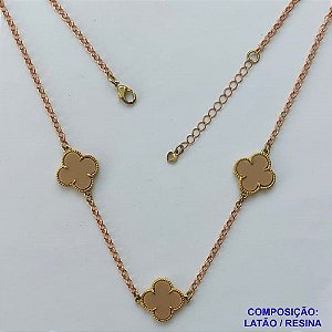 SHOCKER  NO BRUTO PRONTO PARA O BANHO - CORRENTE 40CM + EXTENSOR COM PINGENTES TIPO VAN CLEEF BEGE ESCURO 15MM - PESO TOTAL 6,2GR - COMPOSIÇÃO: LATÃO / RESINA - BRU14300