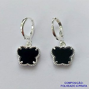BRINCO FOLHEADO A PRATA COM 50 MILÉSIMOS + VERNIZ DIAMOND - BRINCO ARGOLINHA DE PRESSÃO (TRANQUETA) TIPO VAN CLEEF BORBOLETA PRETA 10MM PRA201