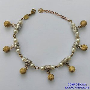 PULSEIRA NO BRUTO PRONTA PARA O BANHO - (CX.50)  PULSEIRA COM PÉROLAS E BOLINHAS COM BRILHOS - TAMANHO: 18CM + EXTENSOR E FECHO LAGOSTA - PESO TOTAL 8,1GR - COMPOSIÇÃO: LATÃO / PÉROLAS - BRU14335