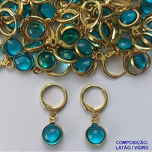 BRINCO NO BRUTO PRONTO BANHO - BRINCO ARGOLINHA DE PRESSÃO (TRANQUETA) COM PINGENTE REDONDO EM VIDRO AZUL CLARO 8MM - PESO TOTAL 1,6GR - BRU14476