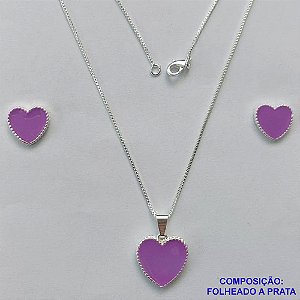 CONJUNTO FOLHEADO A PRATA COM 50 MILÉSIMOS + VERNIZ DIAMOND - CONJUNTO COM CORRENTE VENEZIANA 45CM - BRINCOS DE PINO CORAÇÃO ESMALTADO 11MM E PINGENTE EM CORAÇÃO ESMALTADO LILÁS 15MM - PRA232