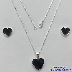 CONJUNTO FOLHEADO A PRATA COM 50 MILÉSIMOS + VERNIZ DIAMOND - CONJUNTO COM CORRENTE VENEZIANA 45CM - BRINCOS DE PINO CORAÇÃO ESMALTADO 11MM E PINGENTE EM CORAÇÃO ESMALTADO PRETO 15MM - PRA233