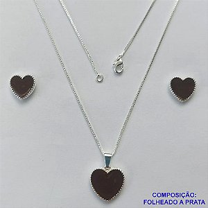 CONJUNTO FOLHEADO A PRATA COM 50 MILÉSIMOS + VERNIZ DIAMOND - CONJUNTO COM CORRENTE VENEZIANA 45CM - BRINCOS DE PINO CORAÇÃO ESMALTADO 11MM E PINGENTE EM CORAÇÃO ESMALTADO MARROM 15MM - PRA237