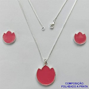 CONJUNTO FOLHEADO A PRATA COM 50 MILÉSIMOS + VERNIZ DIAMOND - CONJUNTO COM CORRENTE VENEZIANA 45CM - BRINCOS DE PINO FLOR ESMALTADA 14MM E PINGENTE EM FLOR ESMALTADA ROSA 20MM - PRA238