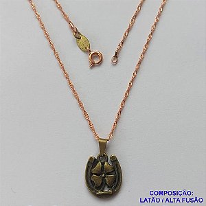 GARGANTILHA NO BRUTO PRONTA PARA BANHO - (CX.117)  GARGANTILHA COM CORRENTE SINGAPURA 45CM E PINGENTE EM ALTA FUSÃO FERRADURA COM TREVO 17MM - PESO 3,1GR - COMPOSIÇÃO: LATÃO / ALTA FUSÃO - BRU14607