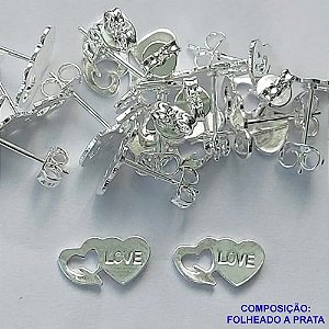 BRINCO FOLHEADA A PRATA COM 50 MILÉSIMOS + VERNIZ DIAMOND - BRINCO CORAÇÃO LOVE E CORAÇÃO VAZADO 11X5MM PRA282