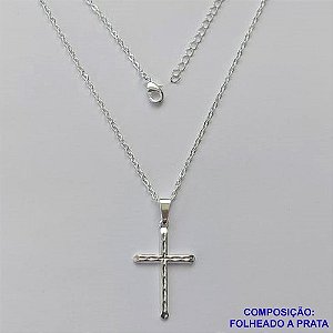 GARGANTILHA FOLHEADA A PRATA COM 50 MILÉSIMOS + VERNIZ DIAMOND - GARGANTILHA CORRENTE CADEADO 40CM PINGENTE CRUCIFIXO DESENHADO 15X24MM - FECHO LAGOSTA + EXTENSOR PRA291