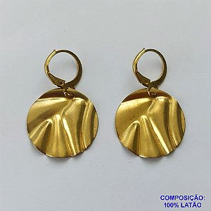 BRINCO NO BRUTO PRONTO PARA O BANHO - (CX.116)  BRINCO ARGOLINHA DE PRESSÃO (TRANQUETA) PINGENTES REDONDOS MARTELADOS 21MM - PESO TOTAL 3,1GR - BRU14636