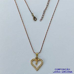 GARGANTILHA NO BRUTO PRONTA PARA O BANHO - (CX.44)  GARGANTILHA COM CORRENTE 45CM + EXTENSOR E PINGENTE CORAÇÃO COM CHAVE VAZADO CRAVEJADO EM MICROS ZIRCÔNIAS 16MM - PESO TOTAL 2.9GR - BRU14641