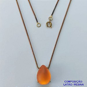 GARGANTILHA NO BRUTO PRONTA PARA O BANHO - (CX.39)  GARGANTILHA COM CORRENTE RABO DE RATO 45CM E PINGENTE EM RESINA LARANJA 12X18MM  - PESO TOTAL 5,4GR - BRU14645
