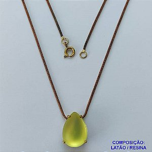 GARGANTILHA NO BRUTO PRONTA PARA O BANHO - GARGANTILHA COM CORRENTE RABO DE RATO 45CM E PINGENTE EM RESINA AMARELA 12X18MM - PESO TOTAL 5,4GR - BRU14647