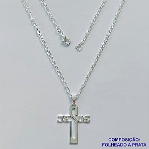 GARGANTILHA FOLHEADA A PRATA COM 50 MILÉSIMOS + VERNIZ DIAMOND - GARGANTILHA CORRENTE 60CM PINGENTE CRUCIFIXO ESCRITO JESUS 21X26MM - FECHO LAGOSTA PRA309