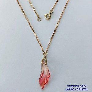 GARGANTILHA NO BRUTO PRONTA PARA O BANHO(CX115) - GARGANTILHA COM CORRENTE CADEADO 45CM E PINGENTE FOLHA EM CRISTAL VERMELHO 9X26MM - PESO TOTAL 3,1GR - BRU14660