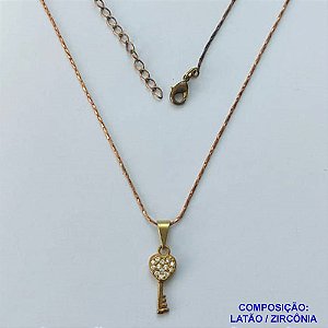 GARGANTILHA NO BRUTO PRONTA PARA O BANHO - (CX.117)  GARGANTILHA COM CORRENTE L11 45CM E PINGENTE CHAVE CRAVEJADA EM MICROS ZIRCÔNIAS 6X16MM - PESO TOTAL 2,3GR - BRU14661