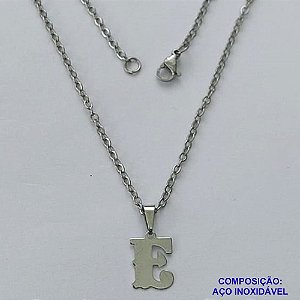 GARGANTILHA EM AÇO INOXIDÁVEL - (AÇO03) GARGANTILHA COM CORRENTE 50CM E PINGENTE LETRA E 9MM - COMPOSIÇÃO: AÇO INOXIDÁVEL - AÇO1928