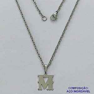 GARGANTILHA EM AÇO INOXIDÁVEL - (AÇO03) (CX.118)  GARGANTILHA COM CORRENTE 50CM E PINGENTE LETRA M 11MM - COMPOSIÇÃO: AÇO INOXIDÁVEL - AÇO1930