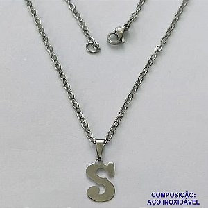 GARGANTILHA EM AÇO INOXIDÁVEL - (AÇO03)  (CX.118) GARGANTILHA COM CORRENTE 50CM E PINGENTE LETRA S 7MM - COMPOSIÇÃO: AÇO INOXIDÁVEL - AÇO1933