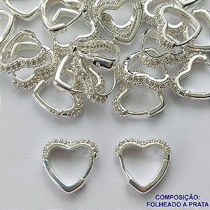 BRINCO FOLHEADA A PRATA COM 50 MILÉSIMOS + VERNIZ DIAMOND - BRINCO ARGOLA FORMATO CORAÇÃO COM 2 FILEIRAS DE MICRO ZIRCÔNIAS 12MM PRA321