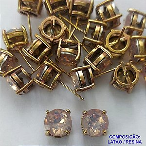 BRINCO NO BRUTO PRONTO PARA O BANHO - BRINCOS DE PINO COM BASE EM ALTA FUSÃO E PEDRA EM RESINA BEGE 10X10MM - PESO TOTAL 2,5GR - BRU14711
