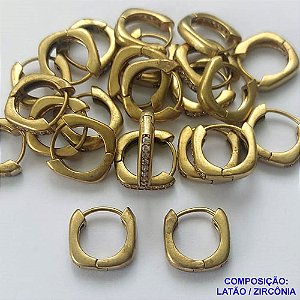BRINCO NO BRUTO PRONTO PARA O BANHO - (CX.118)  BRINCO ARGOLA (TRANQUETA) CRAVEJADO EM MICROS ZIRCÔNIAS - TAMANHO 14MM LARGURA 3MM - PESO TOTAL 3,3GR - COMPOSIÇÃO: LATÃO / ZIRCÔNIA- BRU14742
