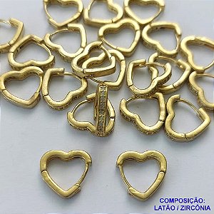 BRINCO NO BRUTO PRONTO PARA O BANHO - (CX.118)  BRINCO ARGOLA CORAÇÃO (TRANQUETA) CRAVEJADO COM DUAS FILEIRAS DE MICROS ZIRCÔNIAS - TAMANHO 13MM LARGURA 2MM - PESO TOTAL 1,4GR - COMPOSIÇÃO: LATÃO / ZIRCÔNIA - BRU14765