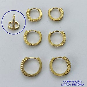 BRINCO NO BRUTO PRONTO PARA O BANHO LATÃO(CX119)- TRIO DE BRINCO COM 3 PARES CRAVEJADOS COM MICROS ZIRCÔNIAS - TAMANHOS: 11/13/15MM - PESO TOTAL 5,8GR - BRU14798