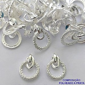 BRINCO FOLHEADA A PRATA COM 50 MILÉSIMOS + VERNIZ DIAMOND - BRINCO DE PINO CÍRCULO DESENHADO VAZADO 12MM PRA364