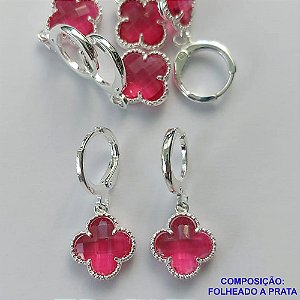 BRINCO FOLHEADO A PRATA COM 50 MILÉSIMOS + VERNIZ DIAMOND - BRINCO ARGOLINHA DE PRESSÃO (TRANQUETA) TIPO VAN CLEEF ROSA VIDRO 10MM PRA370