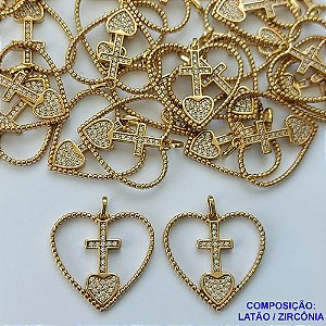 PINGENTE NO BRUTO PRONTO PARA O BANHO - (CX121) PINGENTE CORAÇÃO VAZADO COM CRUCIFIXO CRAVEJADO EM MICROS ZIRCÔNIAS (PX000282 W) - COMPOSIÇÃO: LATÃO / ZIRCÔNIA  - TAMANHO 24X25MM - PESO TOTAL 2GR - BRU14863