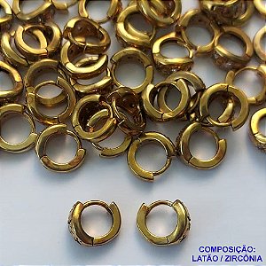 BRINCO NO BRUTO PRONTO PARA O BANHO(CX121) - BRINCO DE ARGOLA COM PEDRAS EM ZIRCÔNIAS (BX001964 W TAM10) - COMPOSIÇÃO: LATÃO / ZIRCÔNIA - TAMANHO 10MM - PESO TOTAL 2,2GR - BRU14881