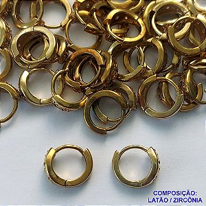 BRINCO NO BRUTO PRONTO PARA O BANHO(CX121) - BRINCO DE ARGOLA COM PEDRAS EM ZIRCÔNIAS (BX001964 W TAM12) - COMPOSIÇÃO: LATÃO / ZIRCÔNIA - TAMANHO 12MM - PESO TOTAL 2,5GR - BRU14882