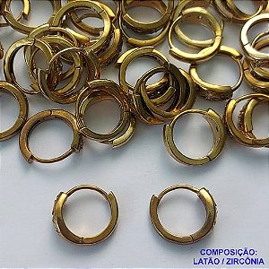BRINCO NO BRUTO PRONTO PARA O BANHO(CX121) - BRINCO DE ARGOLA COM PEDRAS EM ZIRCÔNIAS (BX001964 W TAM15) - COMPOSIÇÃO: LATÃO / ZIRCÔNIA - TAMANHO 15MM - PESO TOTAL 2,9GR - BRU14883
