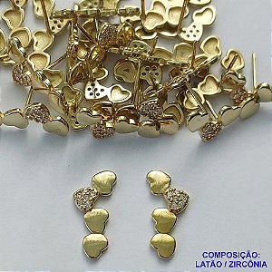 BRINCO NO BRUTO PRONTO PARA O BANHO - (CX123) BRINCO DE PINO CORAÇÕES CRAVEJADO COM MICROS ZIRCÔNIAS (BX001187 W) - COMPOSIÇÃO: LATÃO / ZIRCÔNIA  - TAMANHO 8X18MM - PESO TOTAL 1,7GR - BRU14885