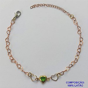 PULSEIRA NO BRUTO PRONTA PARA O BANHO - (CX.30)  PULSEIRA 18CM COM CORAÇÕES VAZADOS E CORAÇÃO VERDE - COMPOSIÇÃO: 100% LATÃO - PESO TOTAL 1,4GR - BRU14896