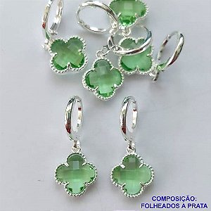 BRINCO FOLHEADO A PRATA COM 50 MILÉSIMOS + VERNIZ DIAMOND - BRINCO ARGOLINHA DE PRESSÃO (TRANQUETA)  VAN CLEEF VERDE VIDRO 10MM PRA387