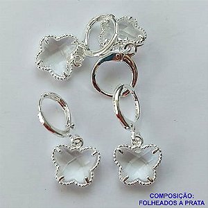 BRINCO FOLHEADO A PRATA COM 50 MILÉSIMOS + VERNIZ DIAMOND - BRINCO ARGOLINHA DE PRESSÃO (TRANQUETA)  VAN CLEEF BORBOLETA VIDRO BRANCA 10MM PRA390