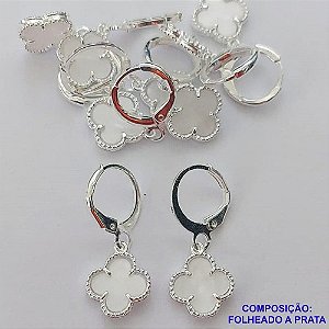 BRINCO FOLHEADO A PRATA COM 50 MILÉSIMOS + VERNIZ DIAMOND - BRINCO ARGOLINHA DE PRESSÃO (TRANQUETA)  VAN CLEEF MADRE PÉROLA RESINA 10MM PRA395