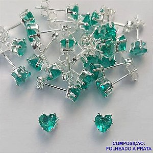 BRINCO FOLHEADA A PRATA COM 50 MILÉSIMOS + VERNIZ DIAMOND - BRINCO DE PINO ZIRCÔNIA FORMATO CORAÇÃO VERDE 6MM PRA421