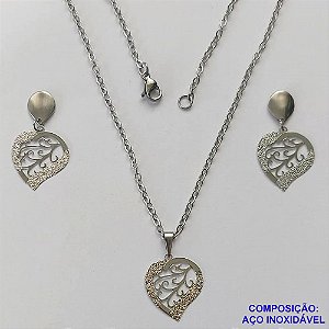 CONJUNTO EM AÇO INOXIDÁVEL - CORRENTE 50CM (AÇO03)  (CX.120)   BRINCO DE PINO COM BASE GOTA E PINGENTE CORAÇÕES DETALHES VAZADOS 19MM - COMPOSIÇÃO: AÇO INOXIDÁVEL - AÇO2005