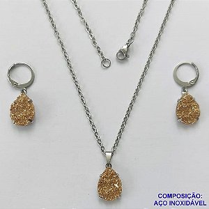 CONJUNTO EM AÇO INOXIDÁVEL -  (CX.60)  CONJUNTO CORRENTE (03) 50CM E BRINCO ARGOLINHA DE PRESSÃO COM PINGENTE DRUSA DOURADA 10X14- COMPOSIÇÃO: AÇO INOXIDÁVEL - AÇO2018