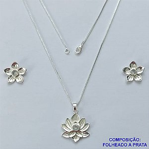 CONJUNTO FOLHEADO A PRATA COM 50 MILÉSIMOS + VERNIZ DIAMOND - CONJUNTO COM CORRENTE VENEZIANA 45CM - BRINCOS DE PINO E PINGENTES EM FLORES COM PEDRA EM ZIRCÔNIA CRISTAL 19X22MM - PRA450