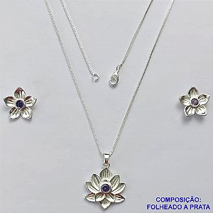 CONJUNTO FOLHEADO A PRATA COM 50 MILÉSIMOS + VERNIZ DIAMOND - CONJUNTO COM CORRENTE VENEZIANA 45CM - BRINCOS DE PINO E PINGENTES EM FLORES COM PEDRA EM ZIRCÔNIA LILÁS 19X22MM - PRA453